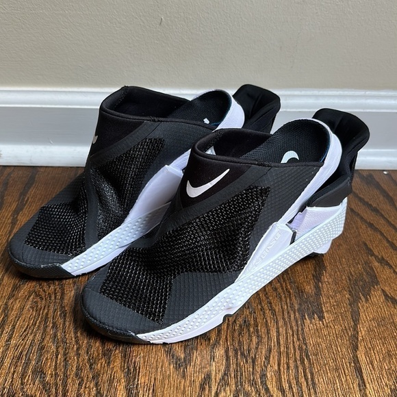 NWOT Nike Go FlyEase Easy On Off Shoes DR5540-002 Black White - Picture 2 of 6